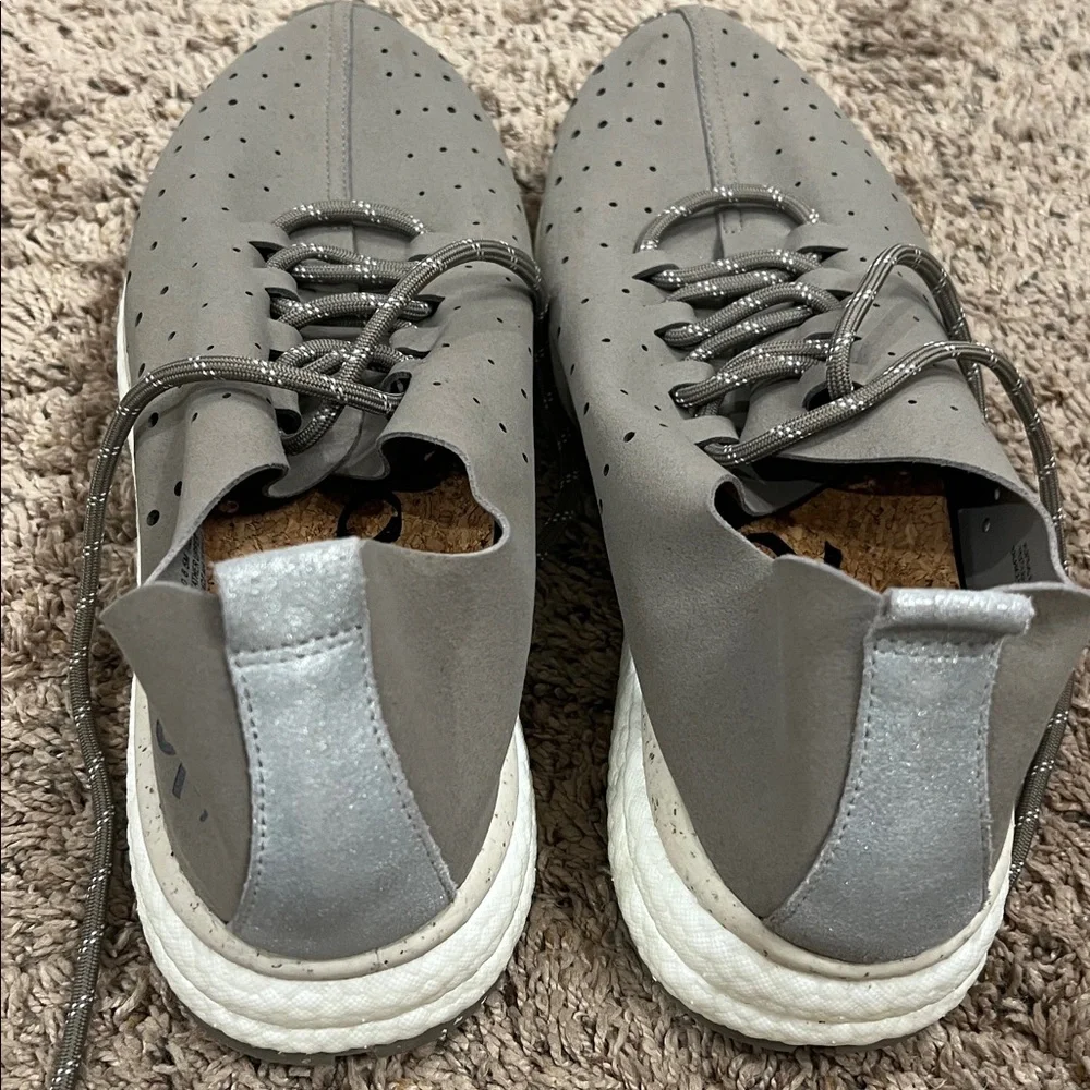 OTBT women’s tennis shoe - Picture 2 of 6